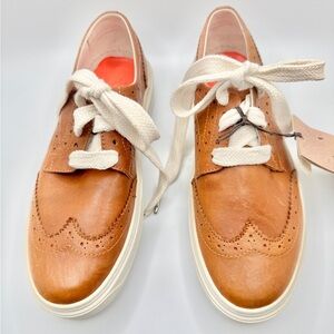 Vélez Geranio Smooth Leather Lace-up Shoes for Women Sporty Silhouette